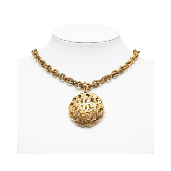 Pre Loved Chanel CC Medallion Pendant Necklace - Picture 4 of 4